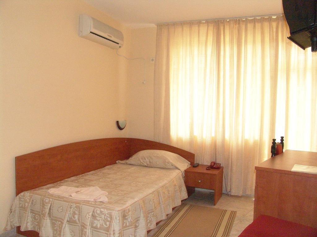 Family Hotel Andreev Nesebar Room photo